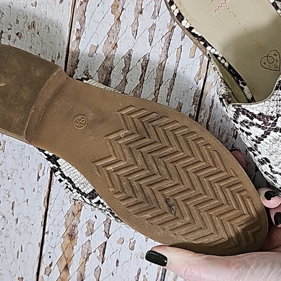 BC Born in California sz 8.5 snake print mules shoes SH274 - Picture 4 of 5